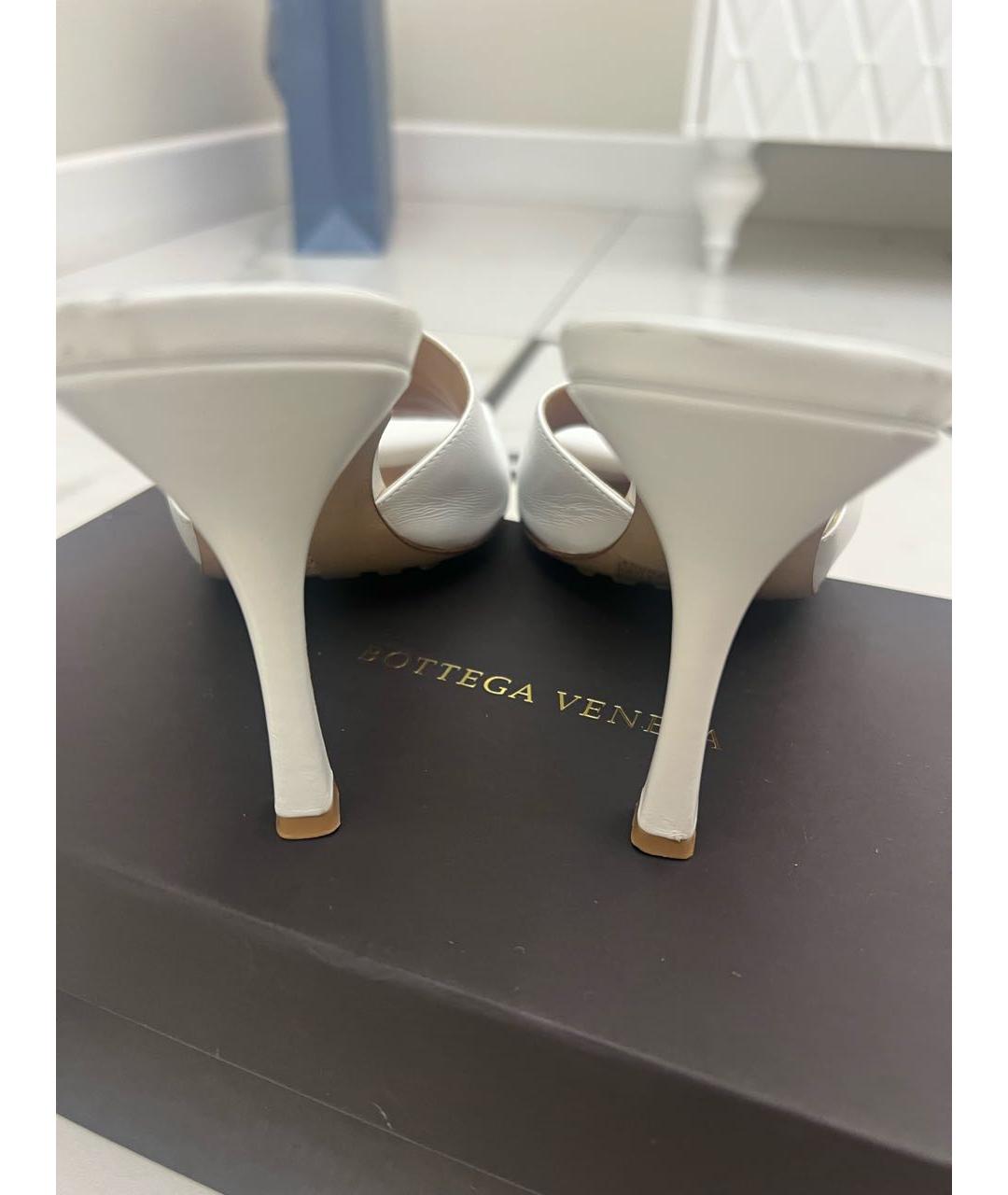 BOTTEGA VENETA Белые кожаные босоножки, фото 3