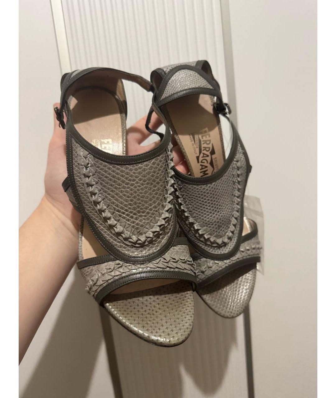 FERRAGAMO Антрацитовые кожаные босоножки, фото 3