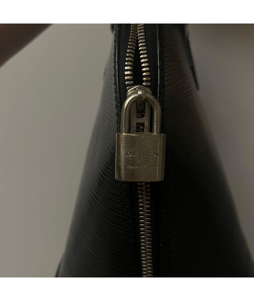 LOUIS VUITTON Черная кожаная сумка с короткими ручками, фото 4