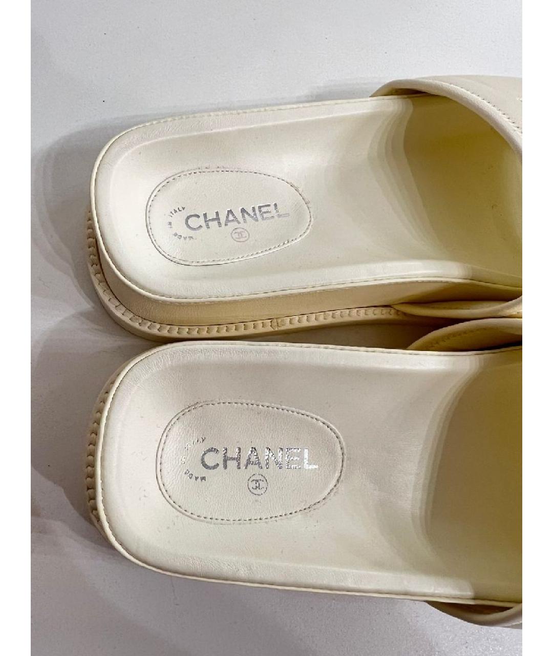 CHANEL Белые резиновые шлепанцы, фото 3