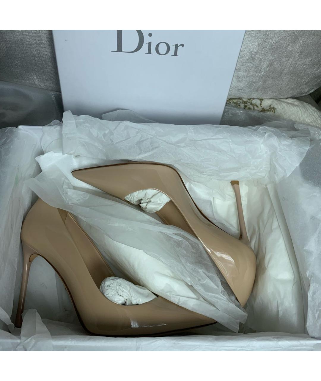 CHRISTIAN DIOR Бежевые туфли из лакированной кожи, фото 8