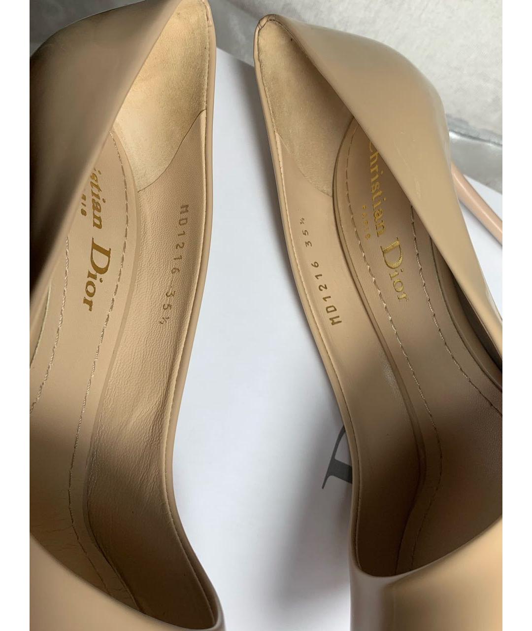 CHRISTIAN DIOR Бежевые туфли из лакированной кожи, фото 6