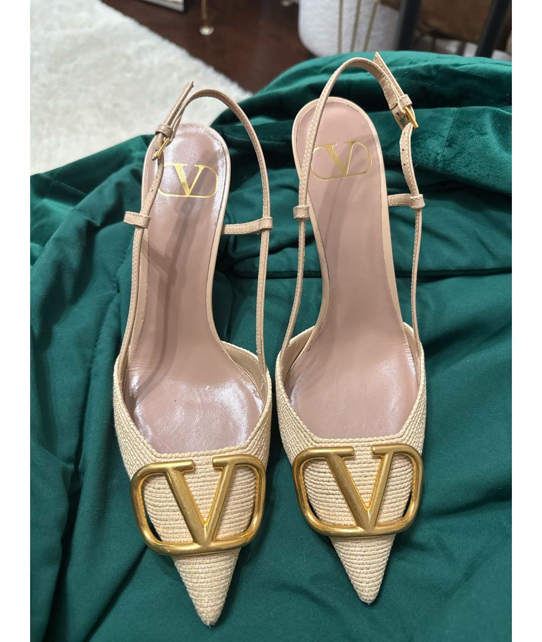 VALENTINO Бежевые кожаные лодочки на низком каблуке, фото 2