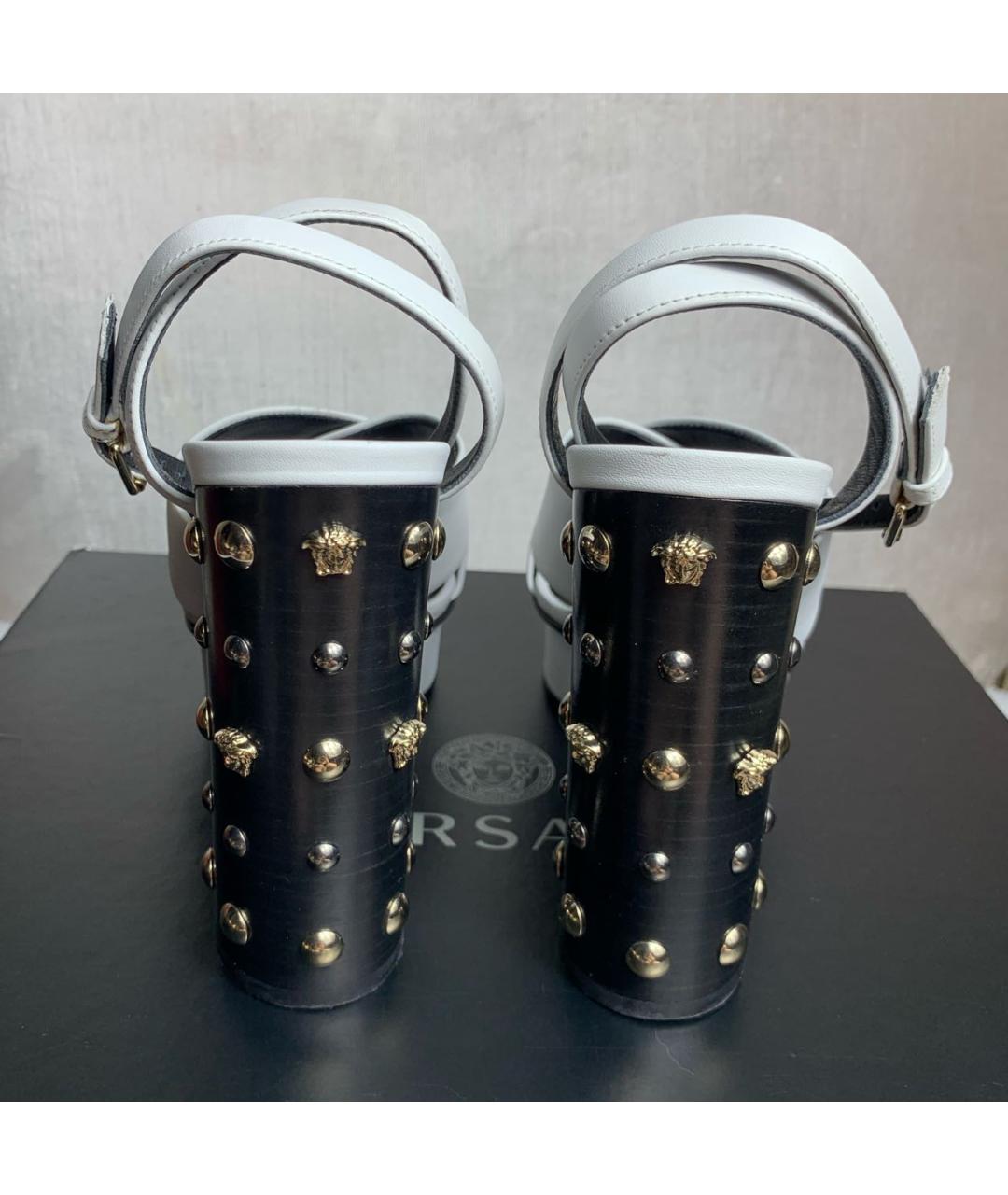 VERSACE Белые кожаные босоножки, фото 4