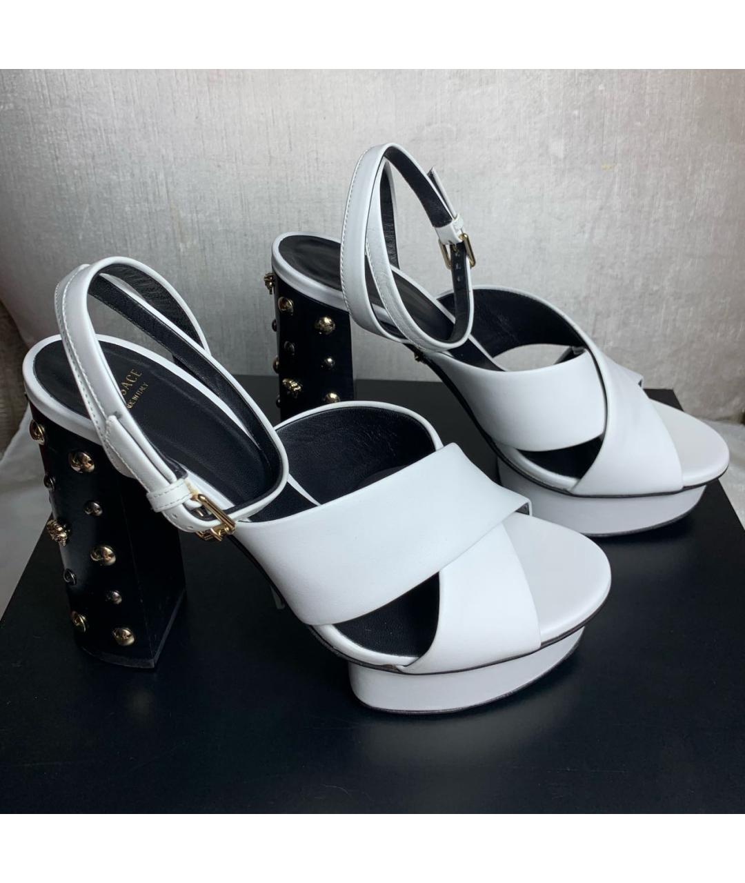 VERSACE Белые кожаные босоножки, фото 6