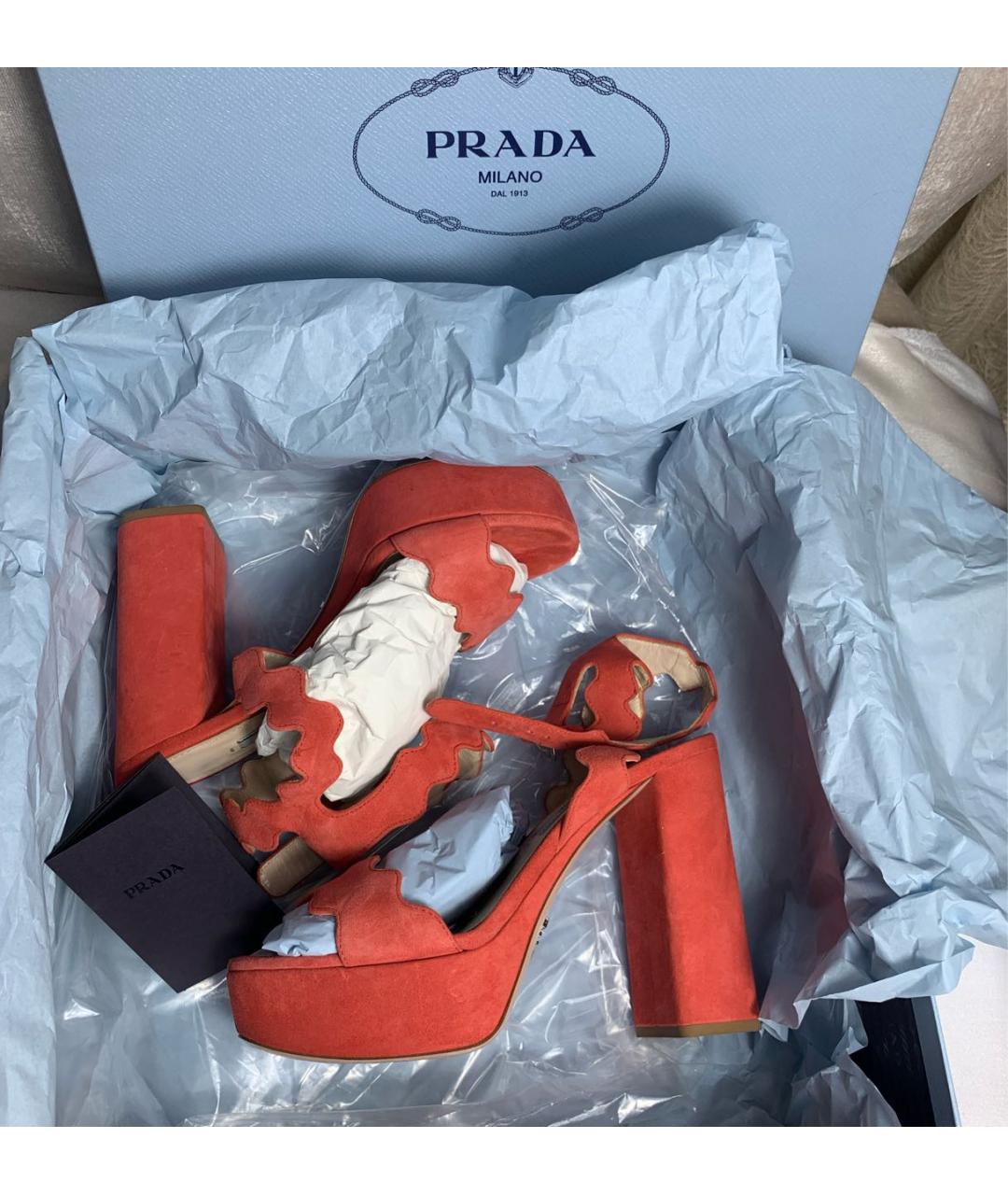 PRADA Коралловые замшевые босоножки, фото 5