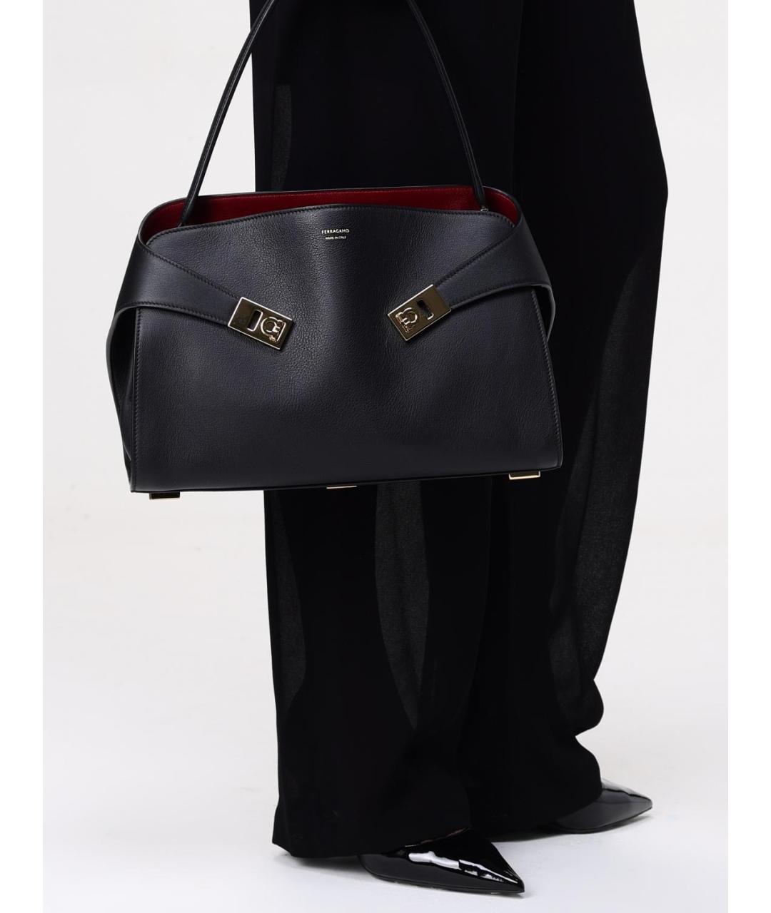 FERRAGAMO Черная кожаная сумка через плечо, фото 2