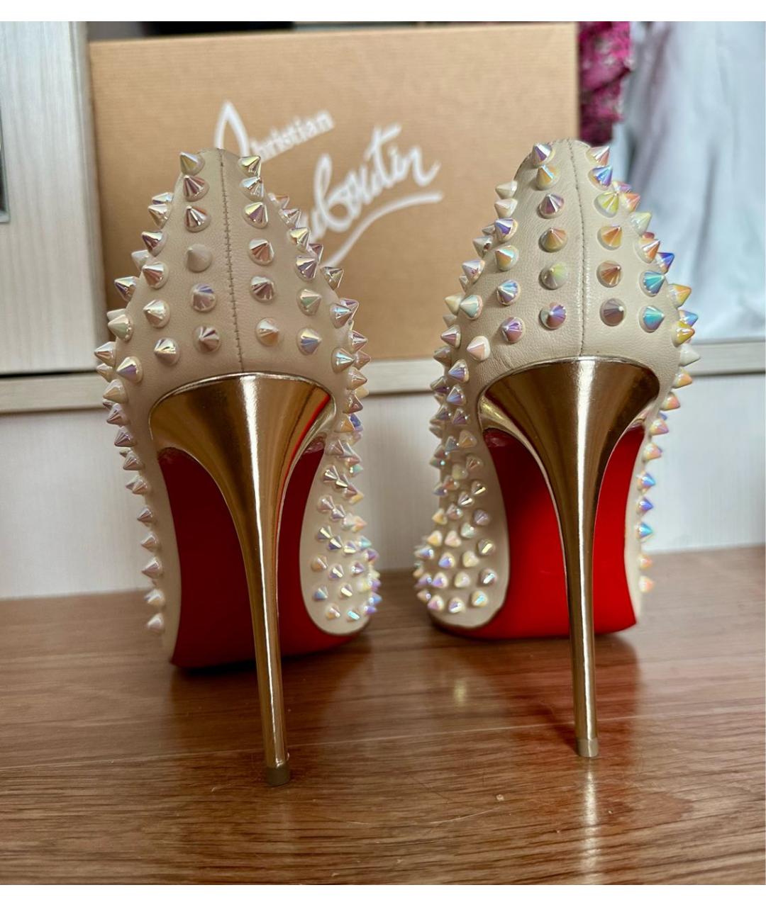 CHRISTIAN LOUBOUTIN Бежевые кожаные туфли, фото 4