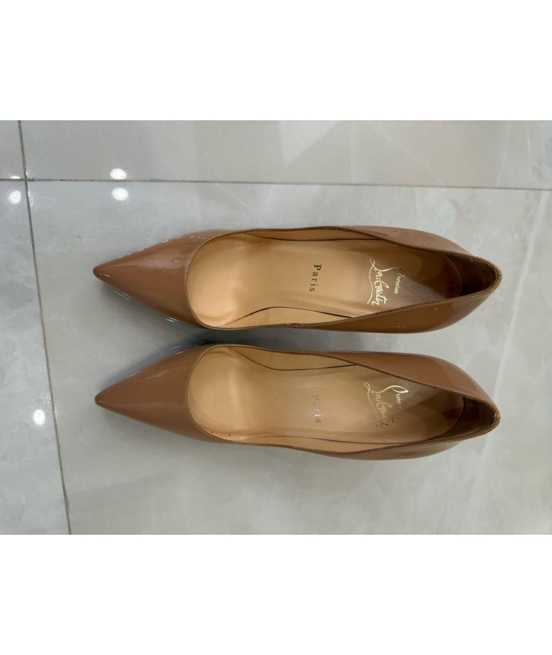 CHRISTIAN LOUBOUTIN Бежевые туфли из лакированной кожи, фото 2