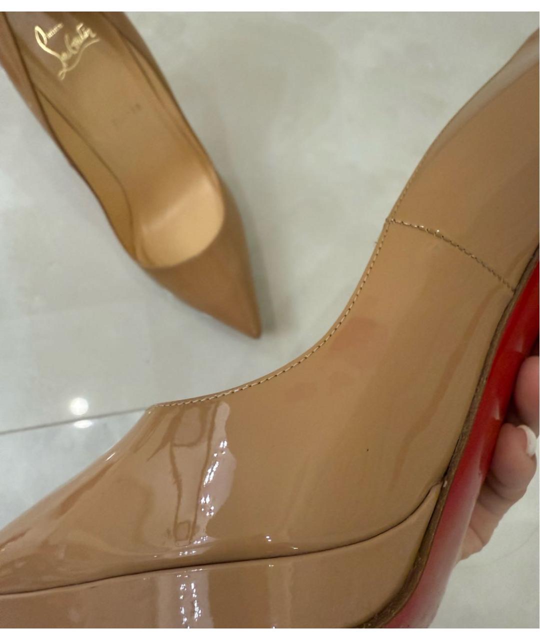 CHRISTIAN LOUBOUTIN Бежевые туфли из лакированной кожи, фото 6