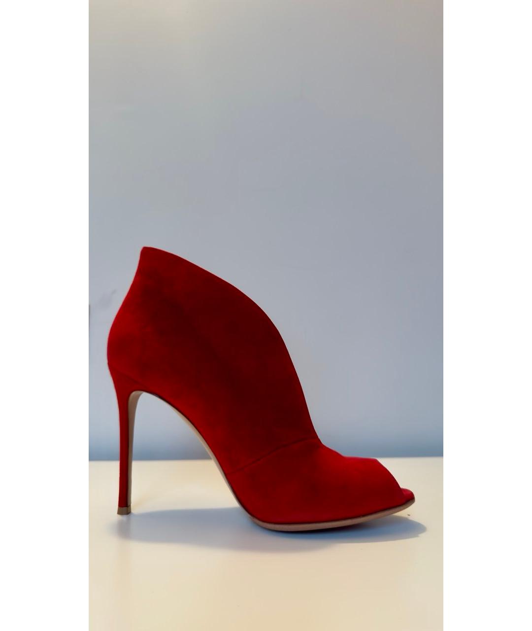 GIANVITO ROSSI Красные замшевые ботильоны, фото 7