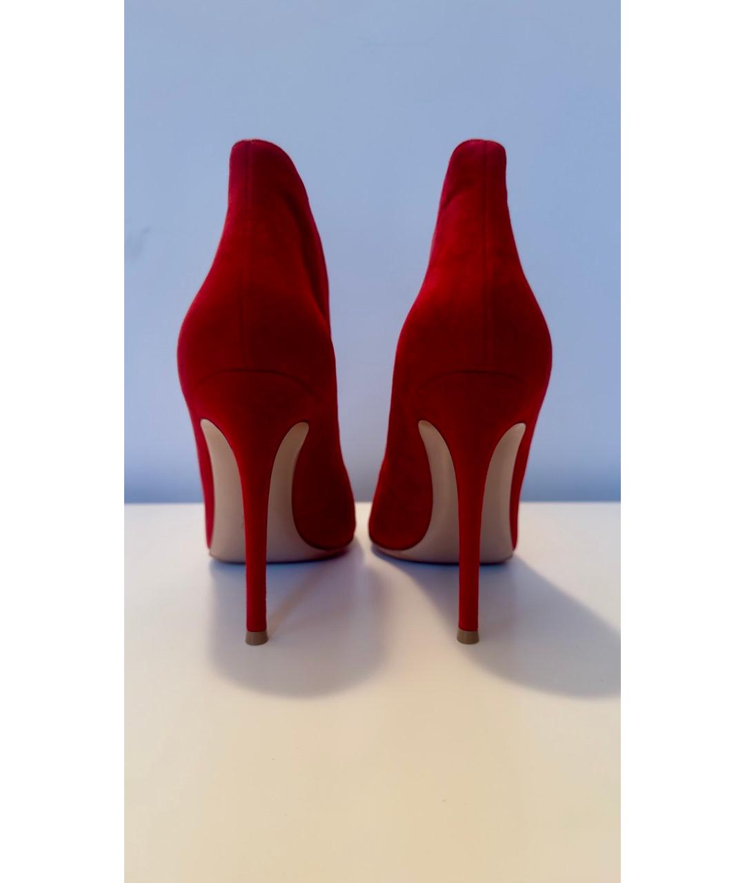 GIANVITO ROSSI Красные замшевые ботильоны, фото 4