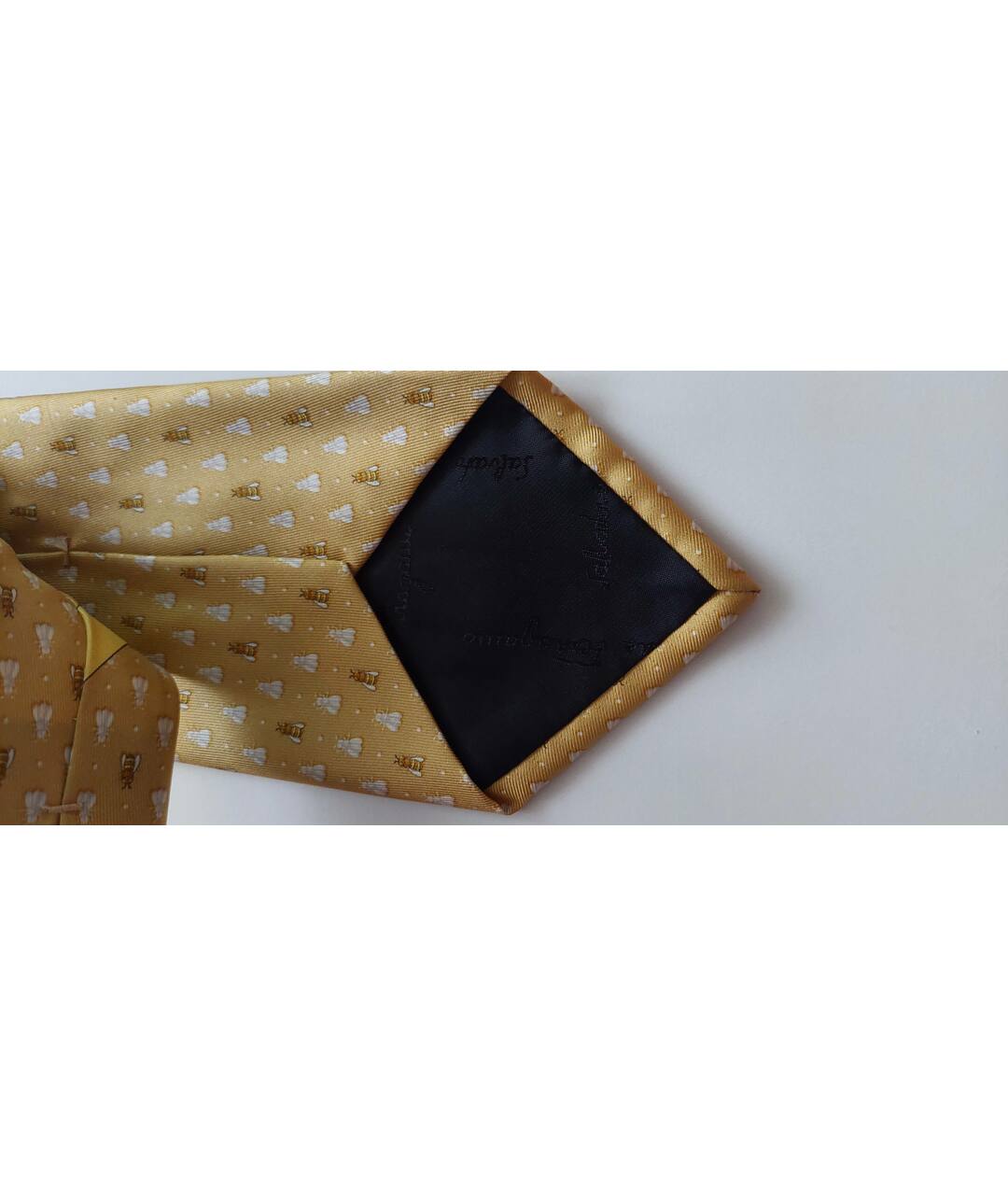 SALVATORE FERRAGAMO Золотой шелковый галстук, фото 2