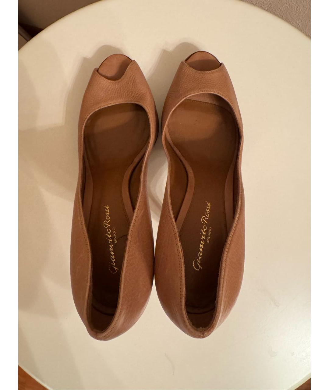 GIANVITO ROSSI Бежевые кожаные туфли, фото 3
