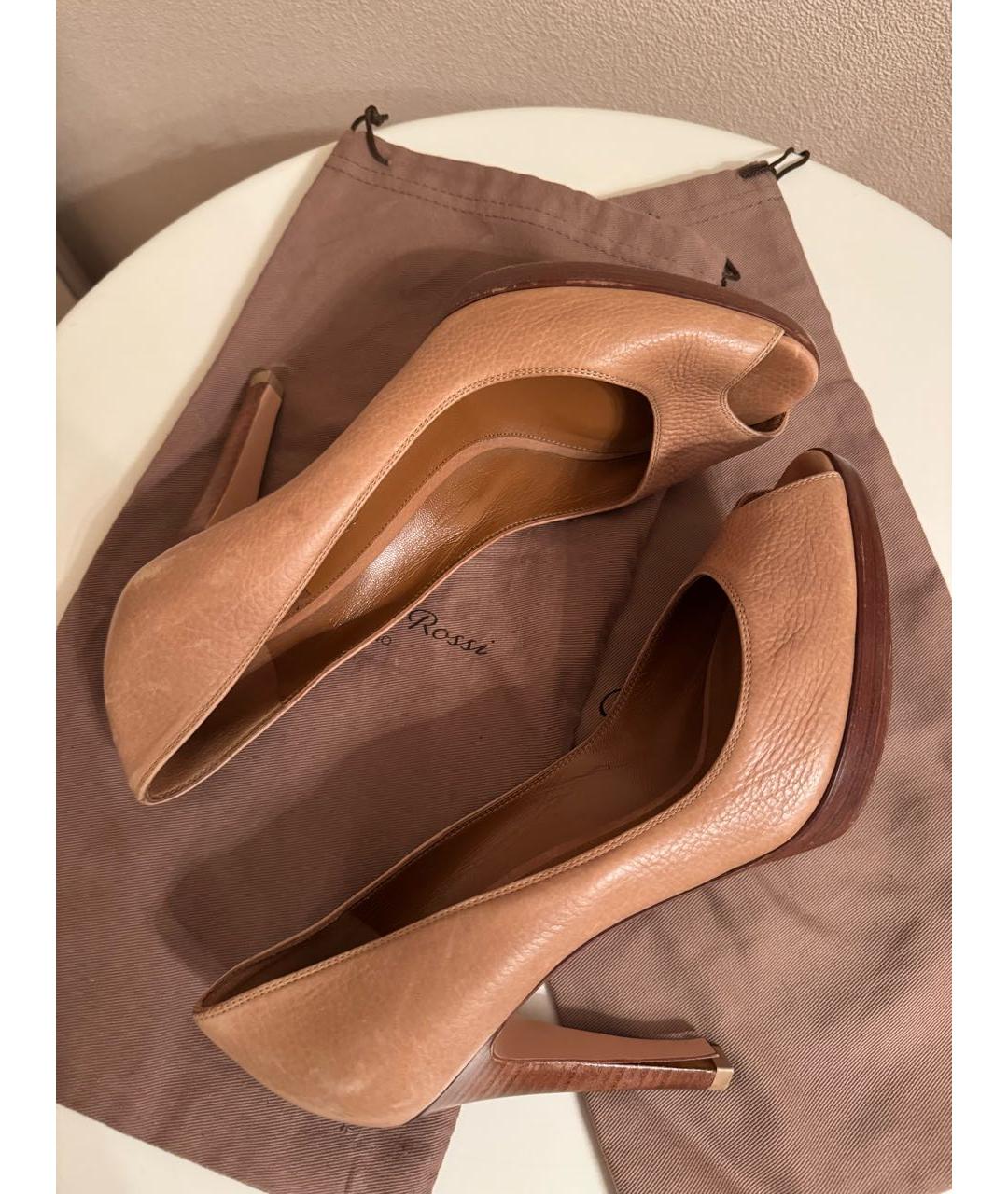 GIANVITO ROSSI Бежевые кожаные туфли, фото 5
