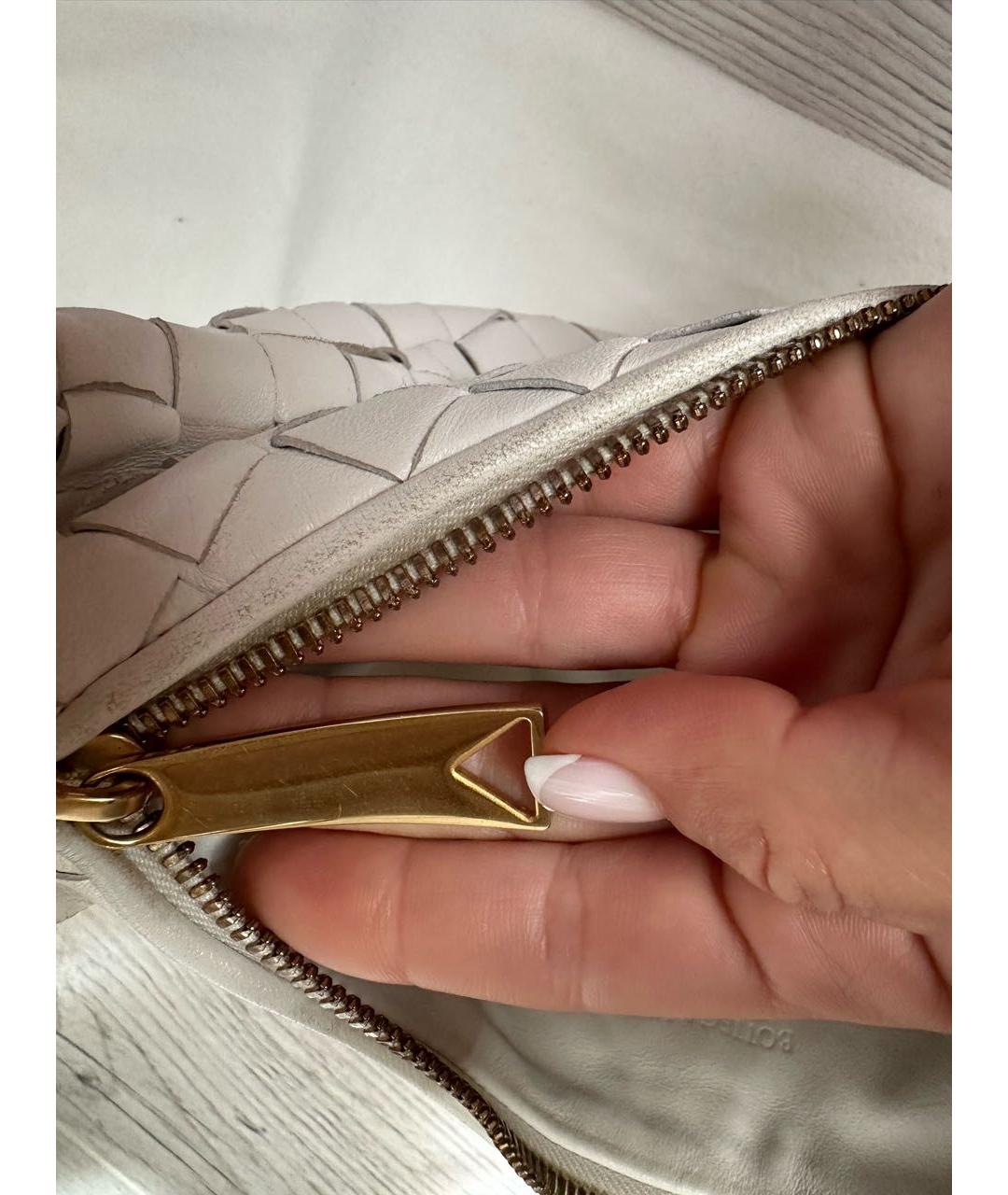 BOTTEGA VENETA Белая кожаная сумка с короткими ручками, фото 4