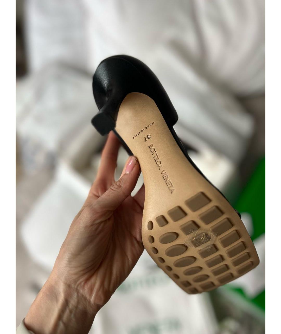 BOTTEGA VENETA Черные кожаные босоножки, фото 4