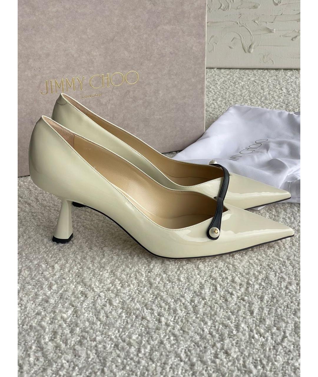 JIMMY CHOO Белые туфли из лакированной кожи, фото 9
