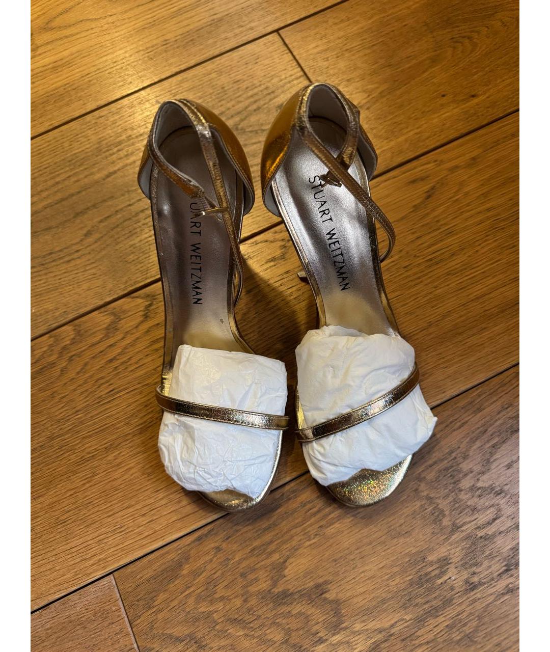 STUART WEITZMAN Золотые кожаные босоножки, фото 3