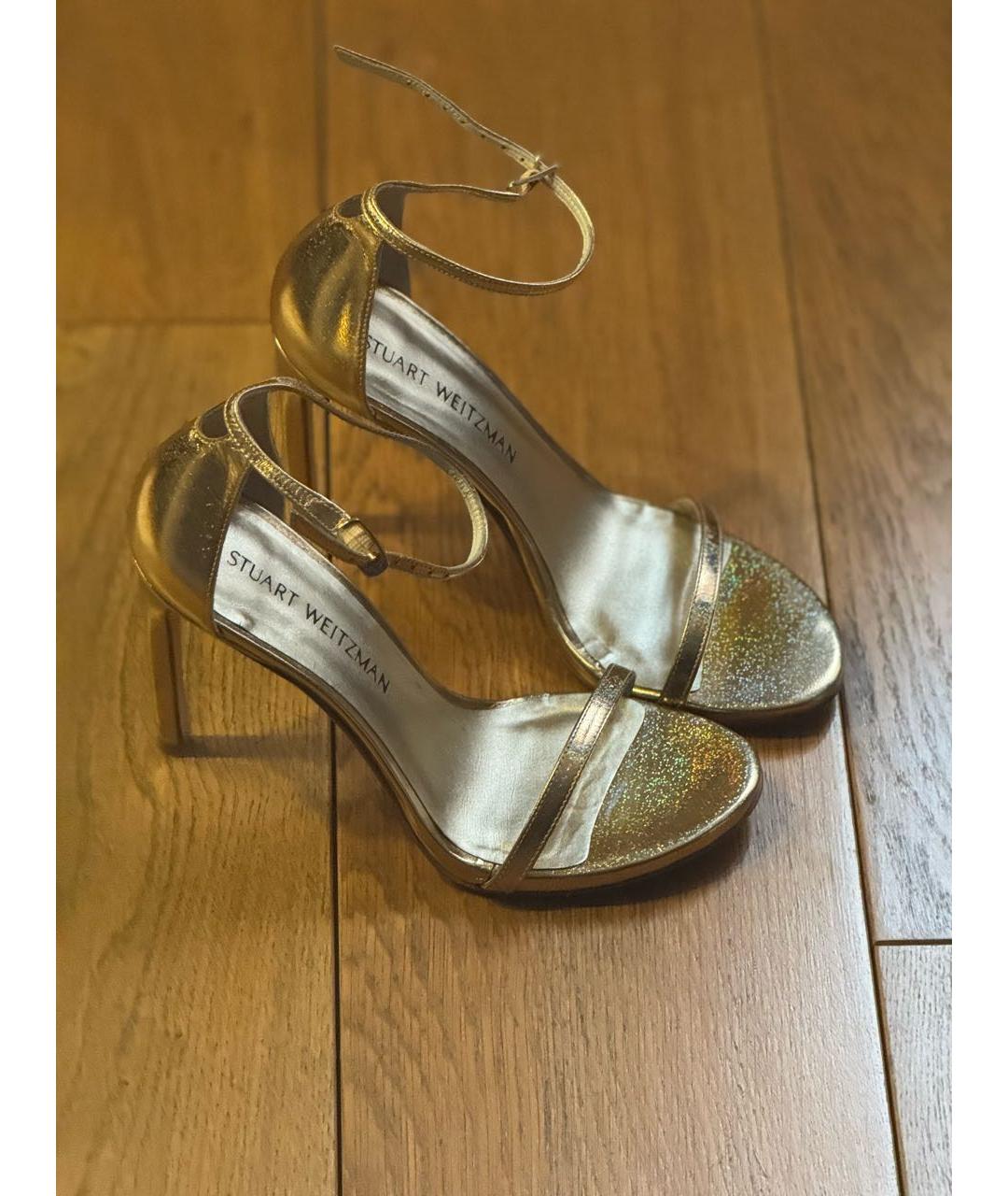 STUART WEITZMAN Золотые кожаные босоножки, фото 9