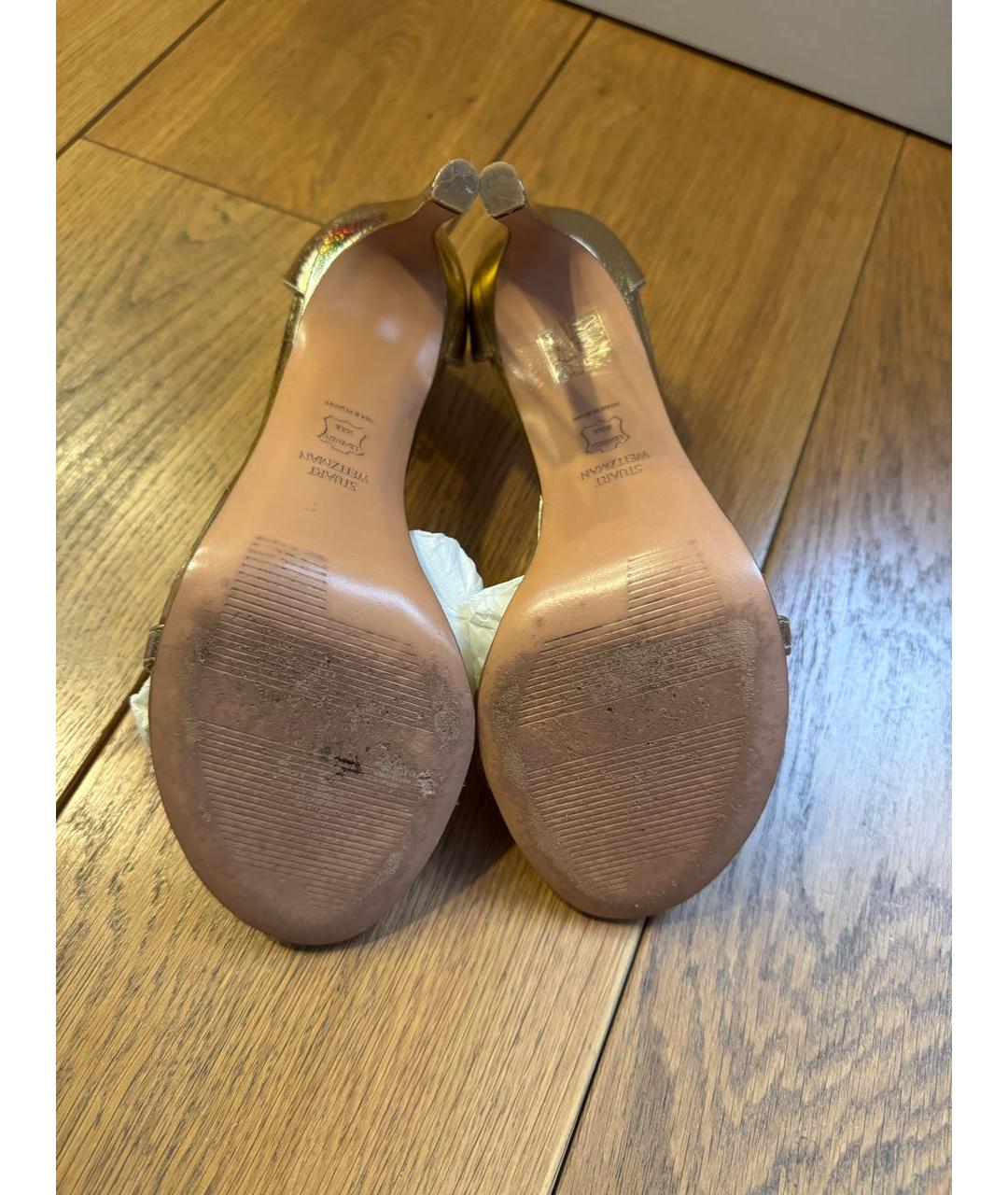 STUART WEITZMAN Золотые кожаные босоножки, фото 4