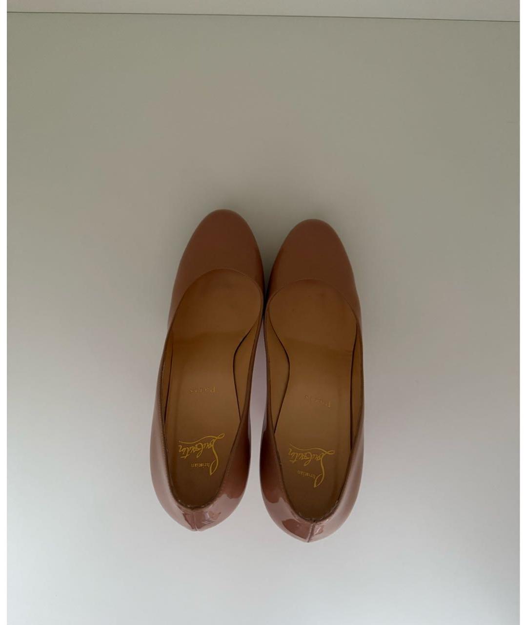 CHRISTIAN LOUBOUTIN Бежевые туфли из лакированной кожи, фото 3