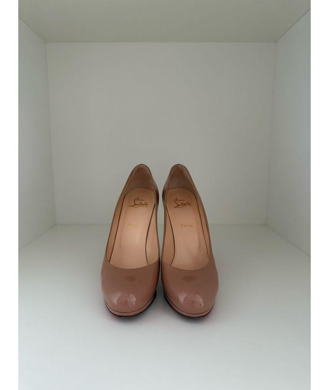 CHRISTIAN LOUBOUTIN Бежевые туфли из лакированной кожи, фото 2