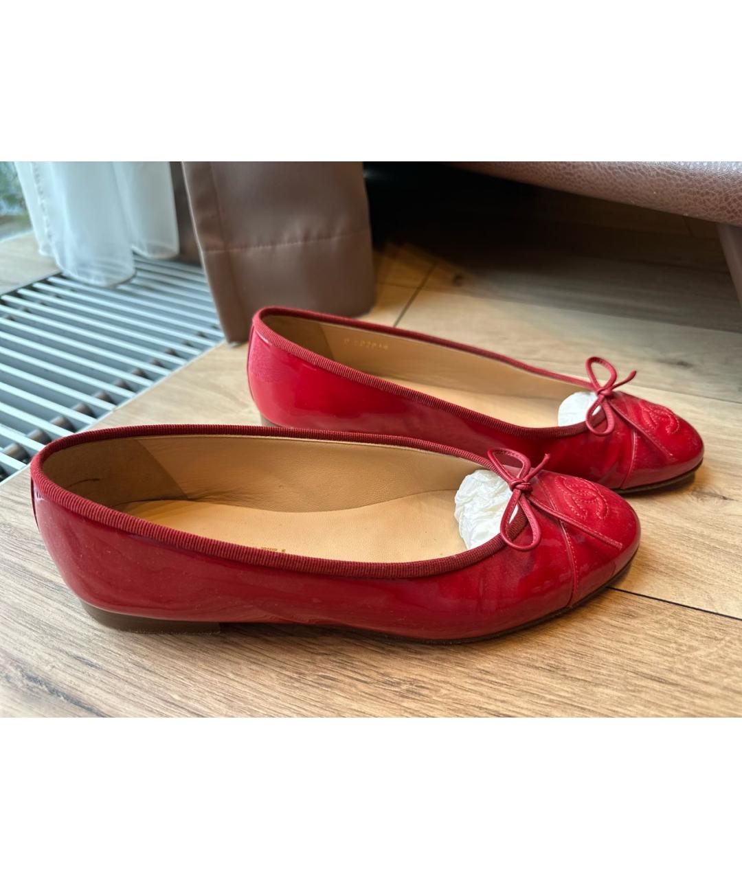 CHANEL Красные балетки из лакированной кожи, фото 6