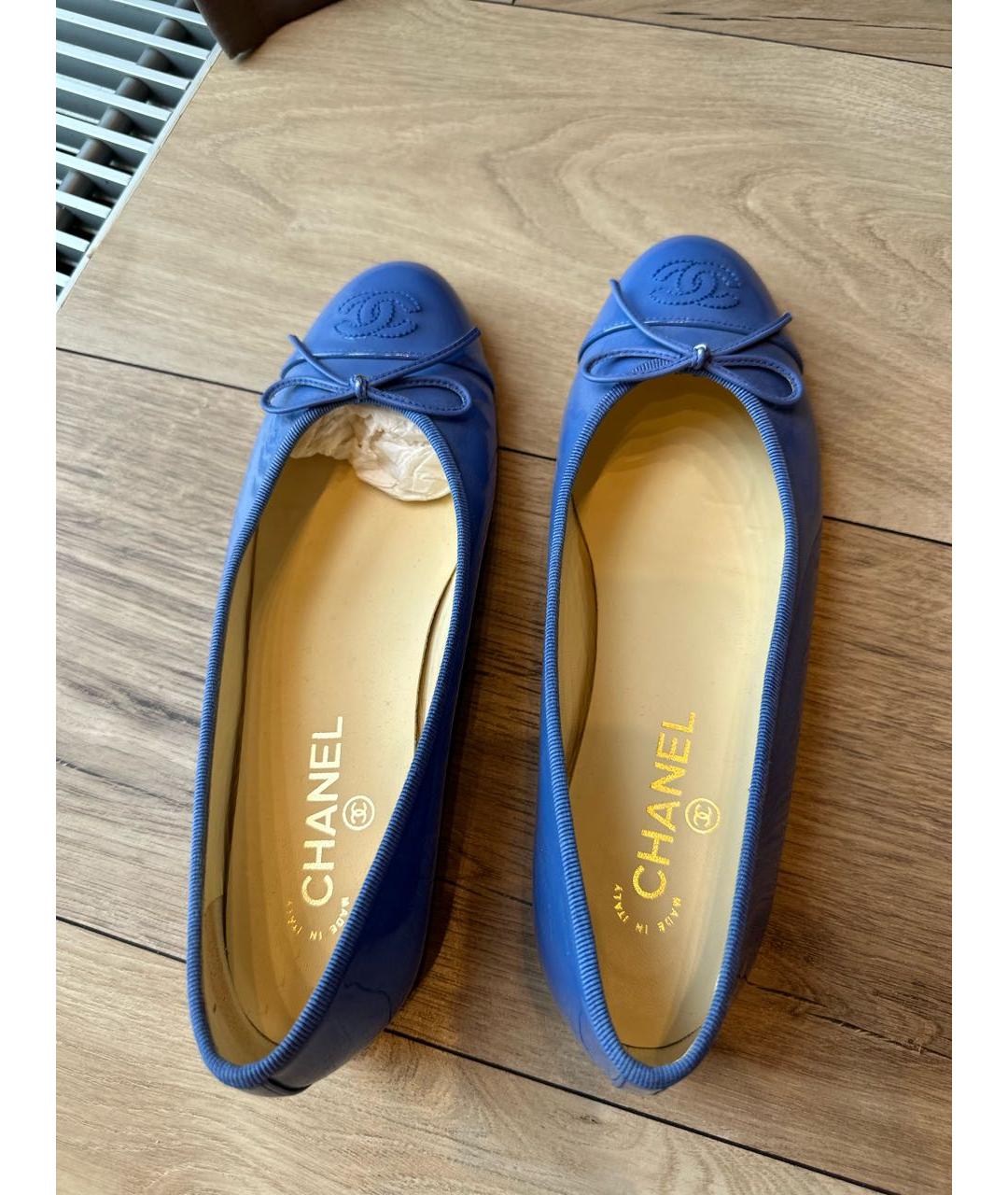 CHANEL Синие балетки из лакированной кожи, фото 3