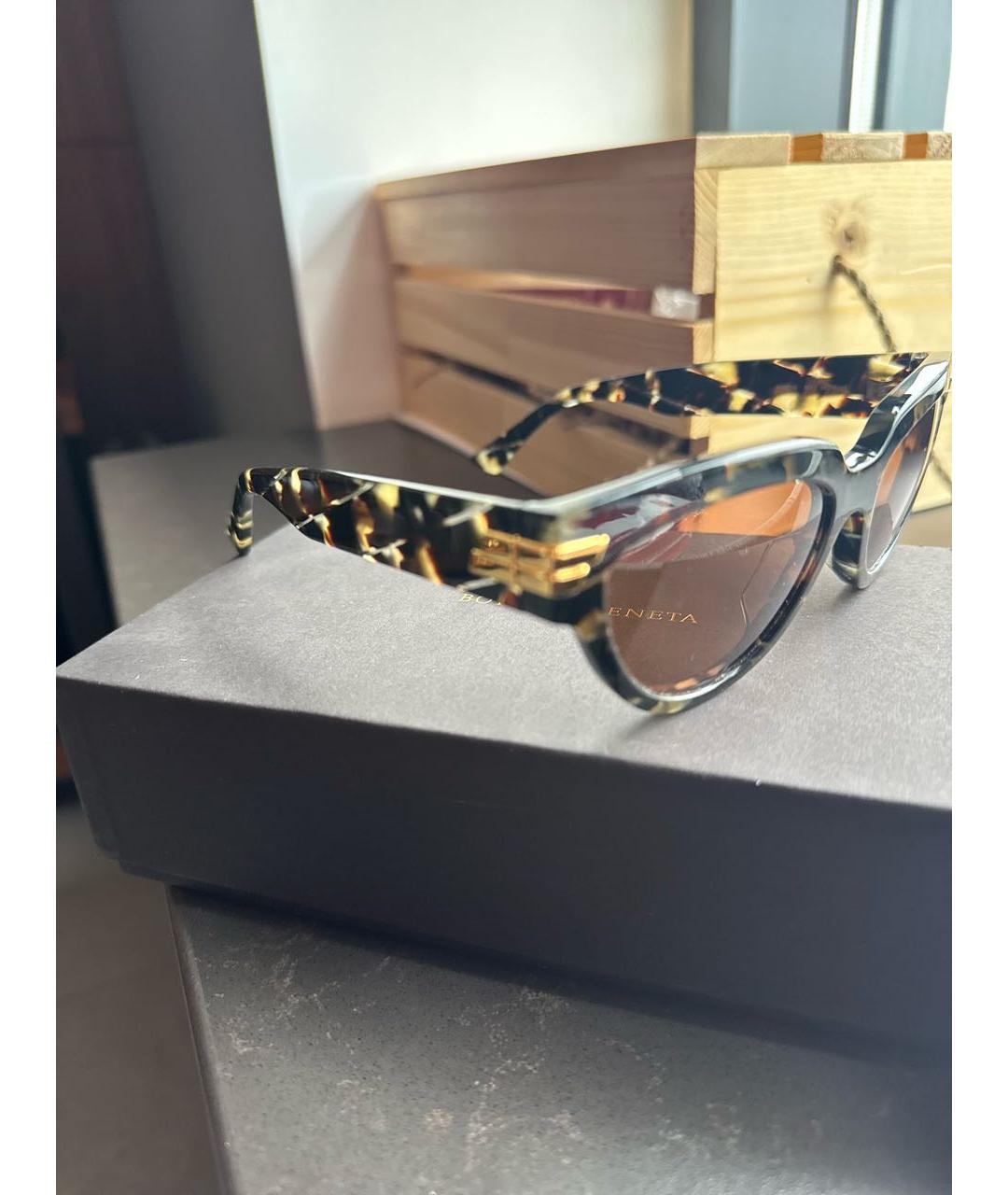 BOTTEGA VENETA Коричневые пластиковые солнцезащитные очки, фото 3