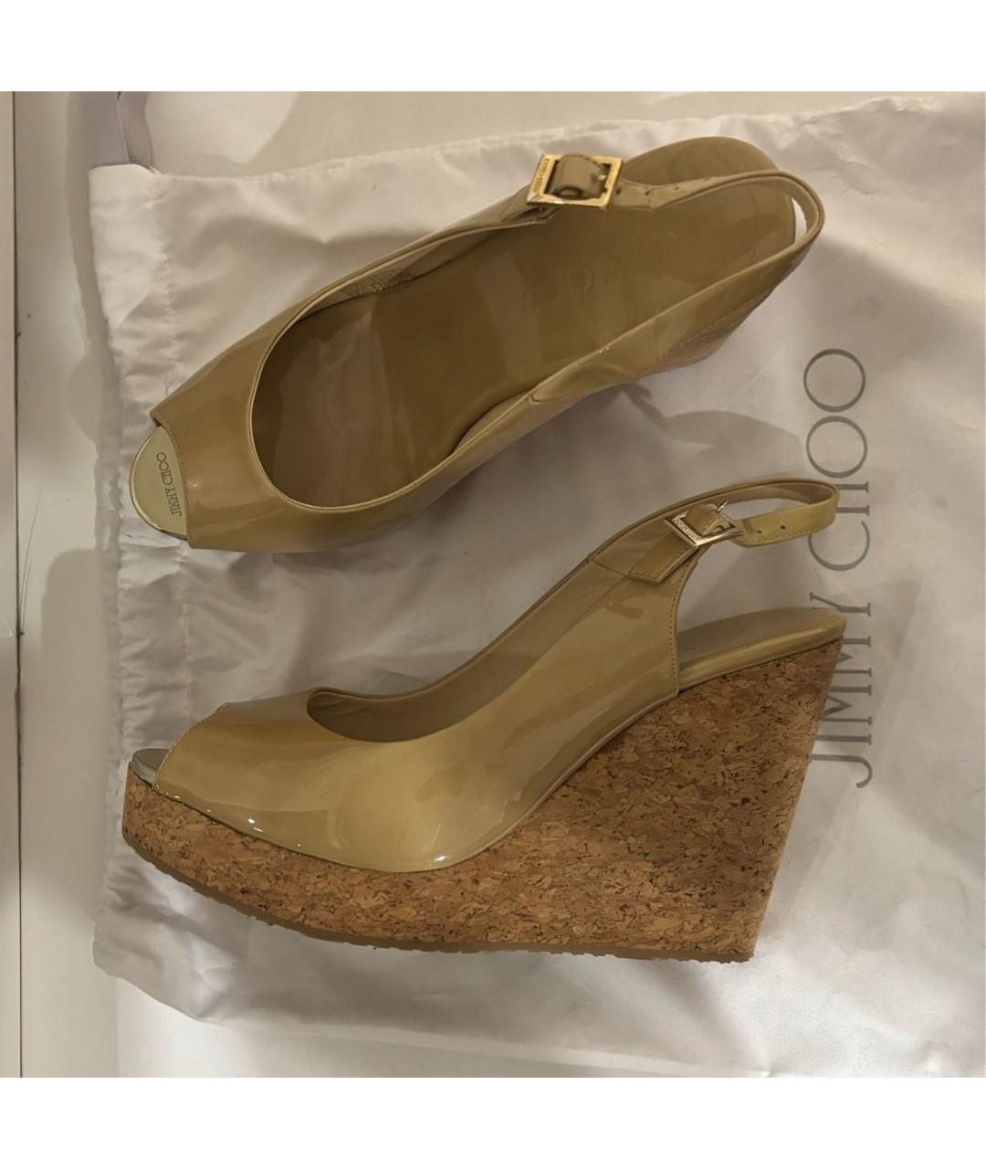 JIMMY CHOO Бежевые босоножки из лакированной кожи, фото 2