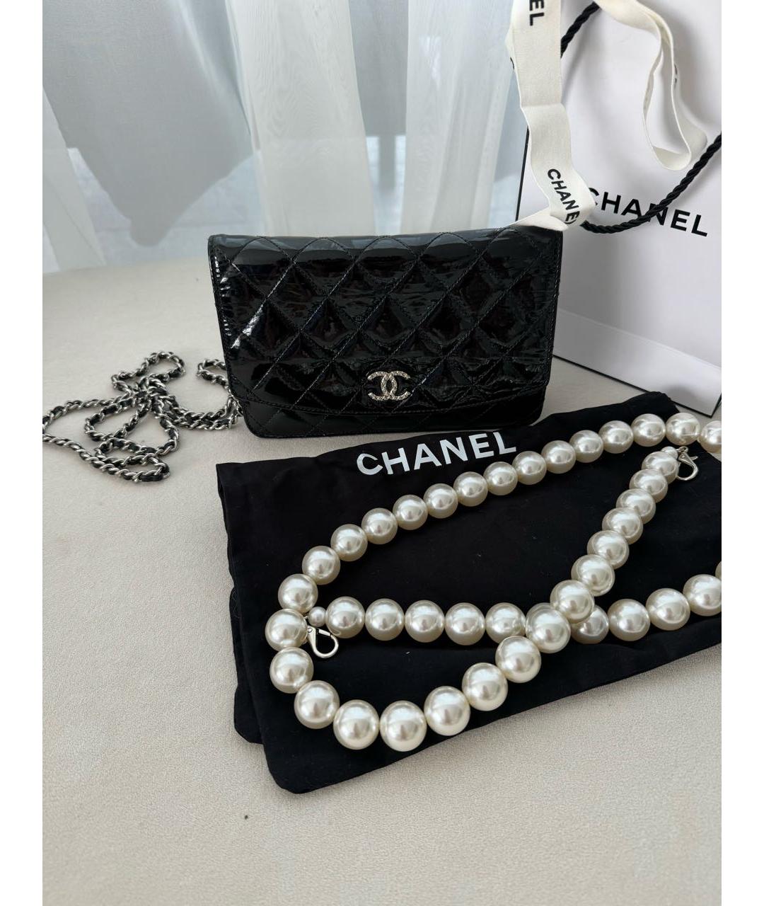 CHANEL Черная сумка через плечо из лакированной кожи, фото 3