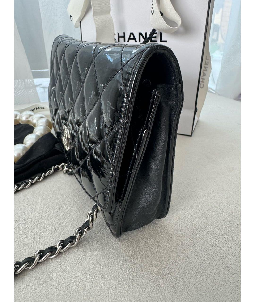 CHANEL Черная сумка через плечо из лакированной кожи, фото 8
