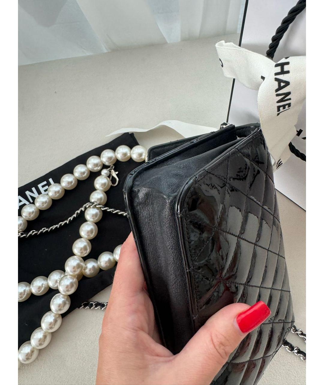 CHANEL Черная сумка через плечо из лакированной кожи, фото 6