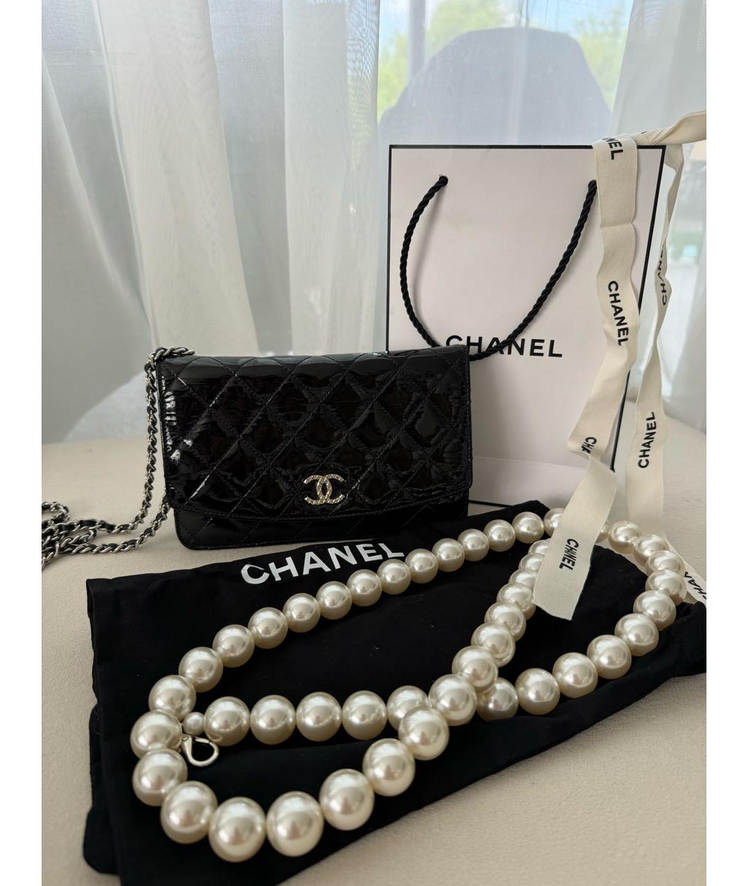CHANEL Черная сумка через плечо из лакированной кожи, фото 2