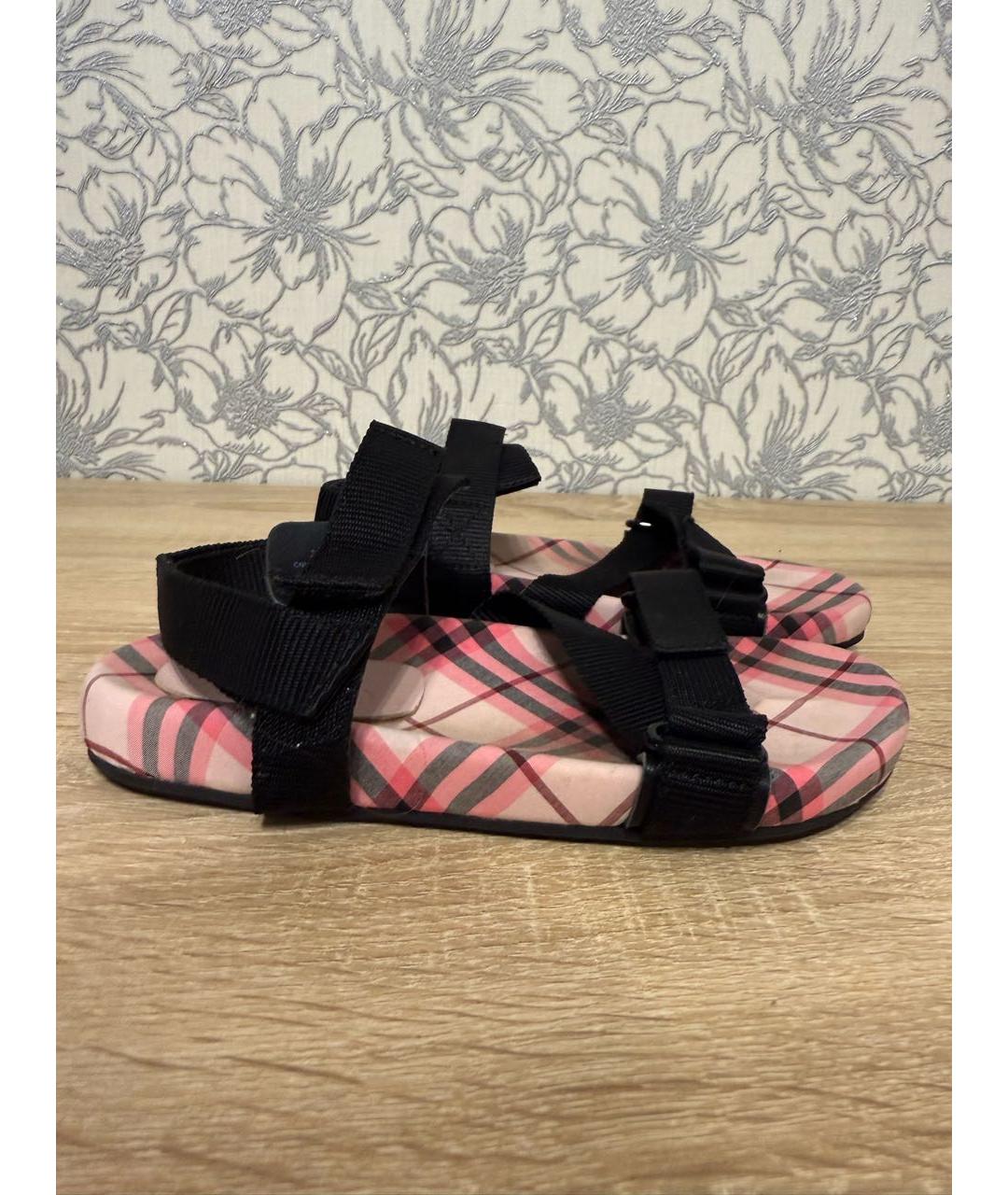 BURBERRY Черные текстильные сандалии и шлепанцы, фото 4