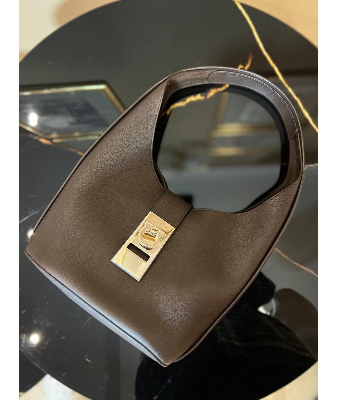 FERRAGAMO Коричневая кожаная сумка с короткими ручками, фото 6