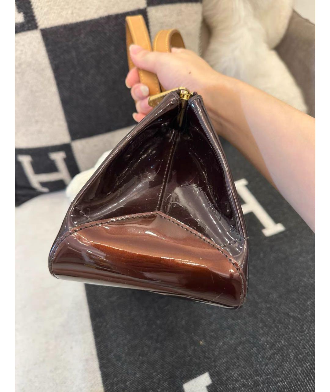 LOUIS VUITTON Бордовая сумка с короткими ручками из лакированной кожи, фото 6
