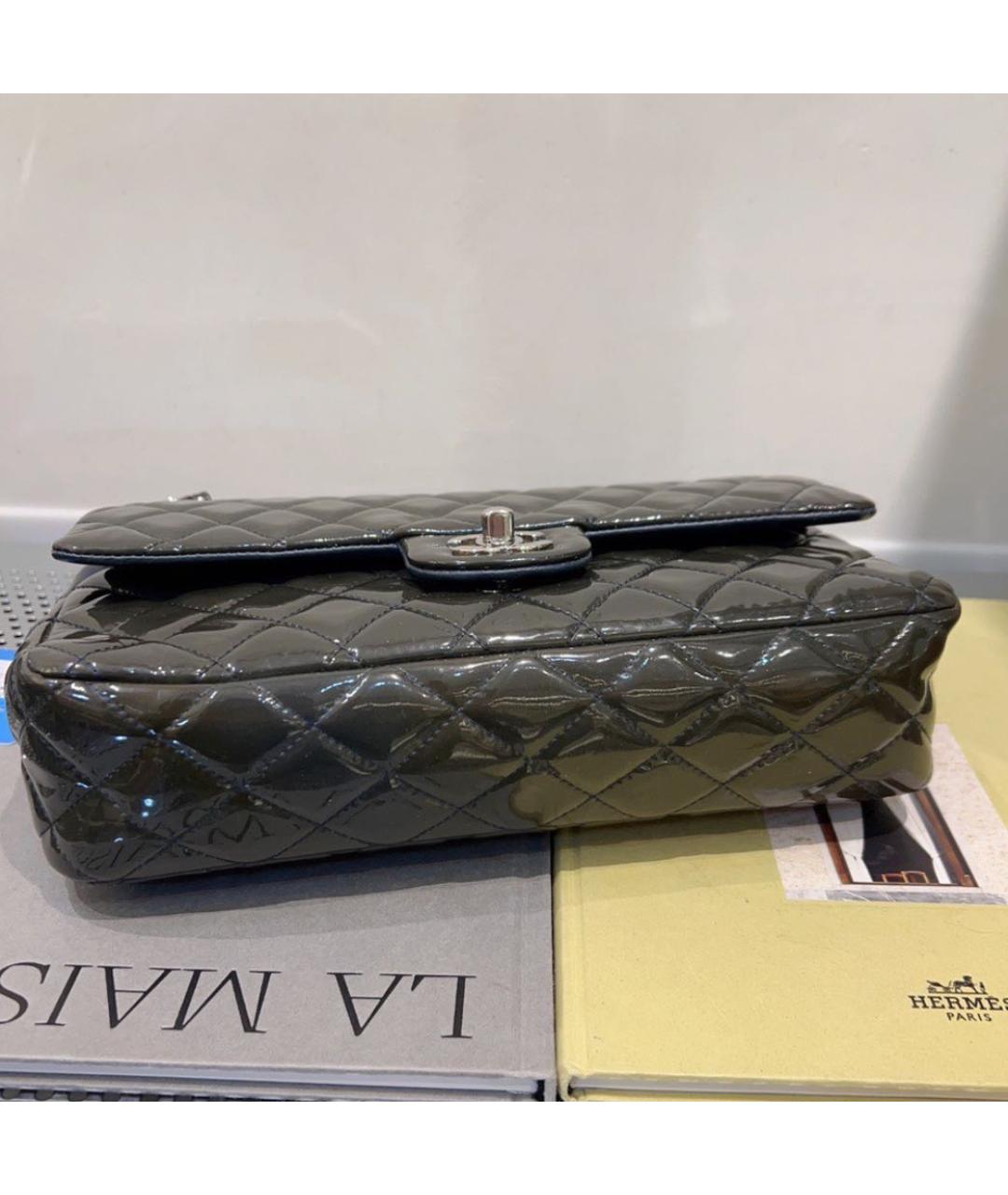 CHANEL Черная сумка через плечо из лакированной кожи, фото 4
