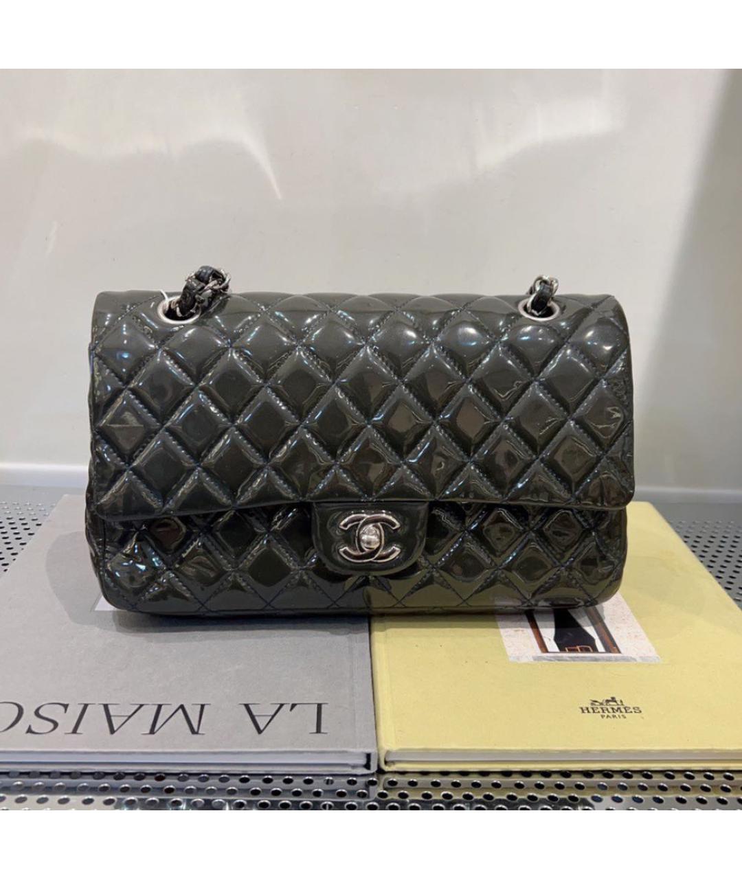 CHANEL Черная сумка через плечо из лакированной кожи, фото 7