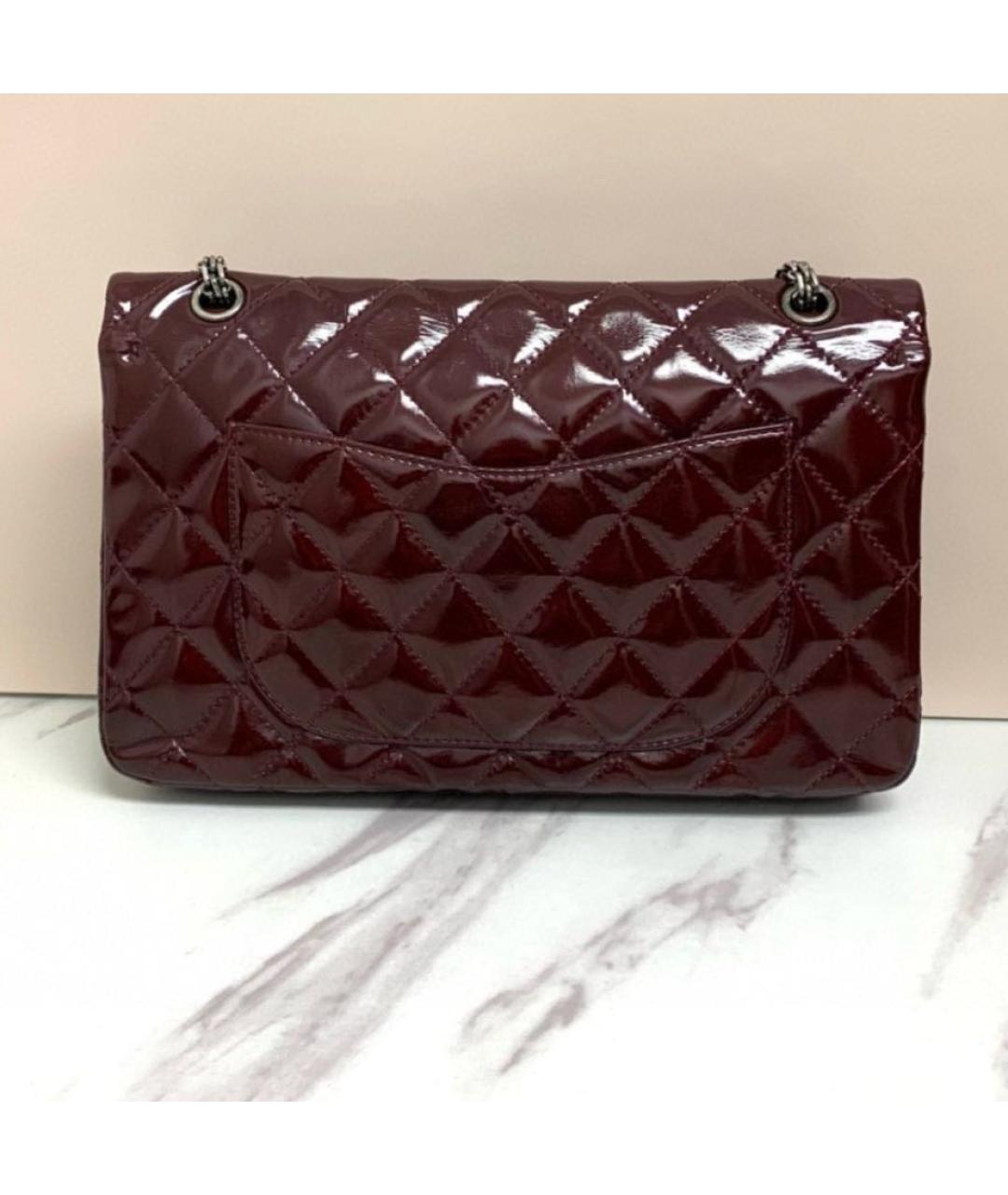 CHANEL Бордовая сумка через плечо из лакированной кожи, фото 2