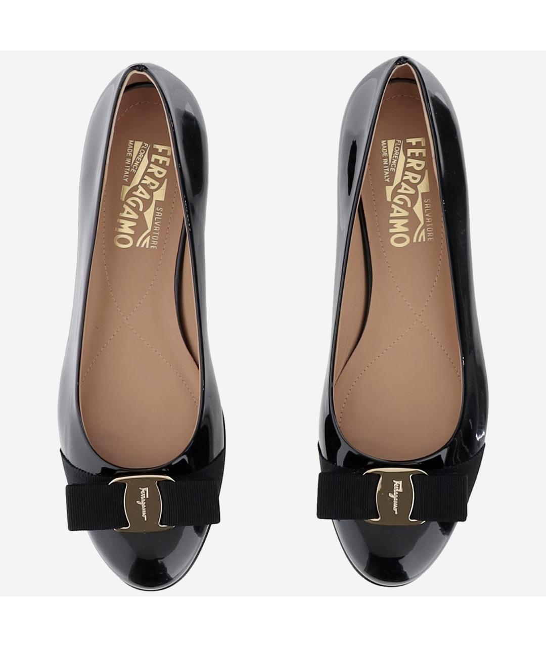 FERRAGAMO Черные балетки из лакированной кожи, фото 2