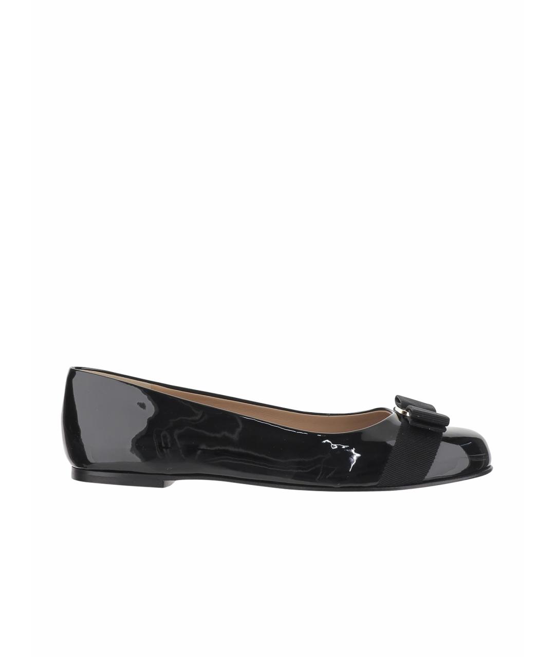 FERRAGAMO Черные балетки из лакированной кожи, фото 1