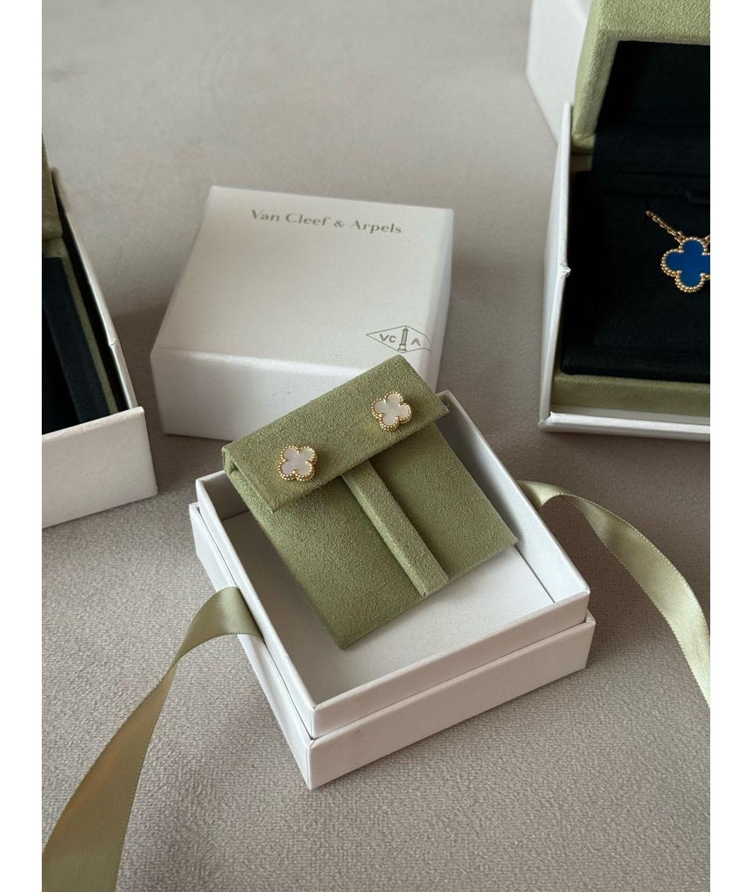 VAN CLEEF & ARPELS Белые серьги из желтого золота, фото 2