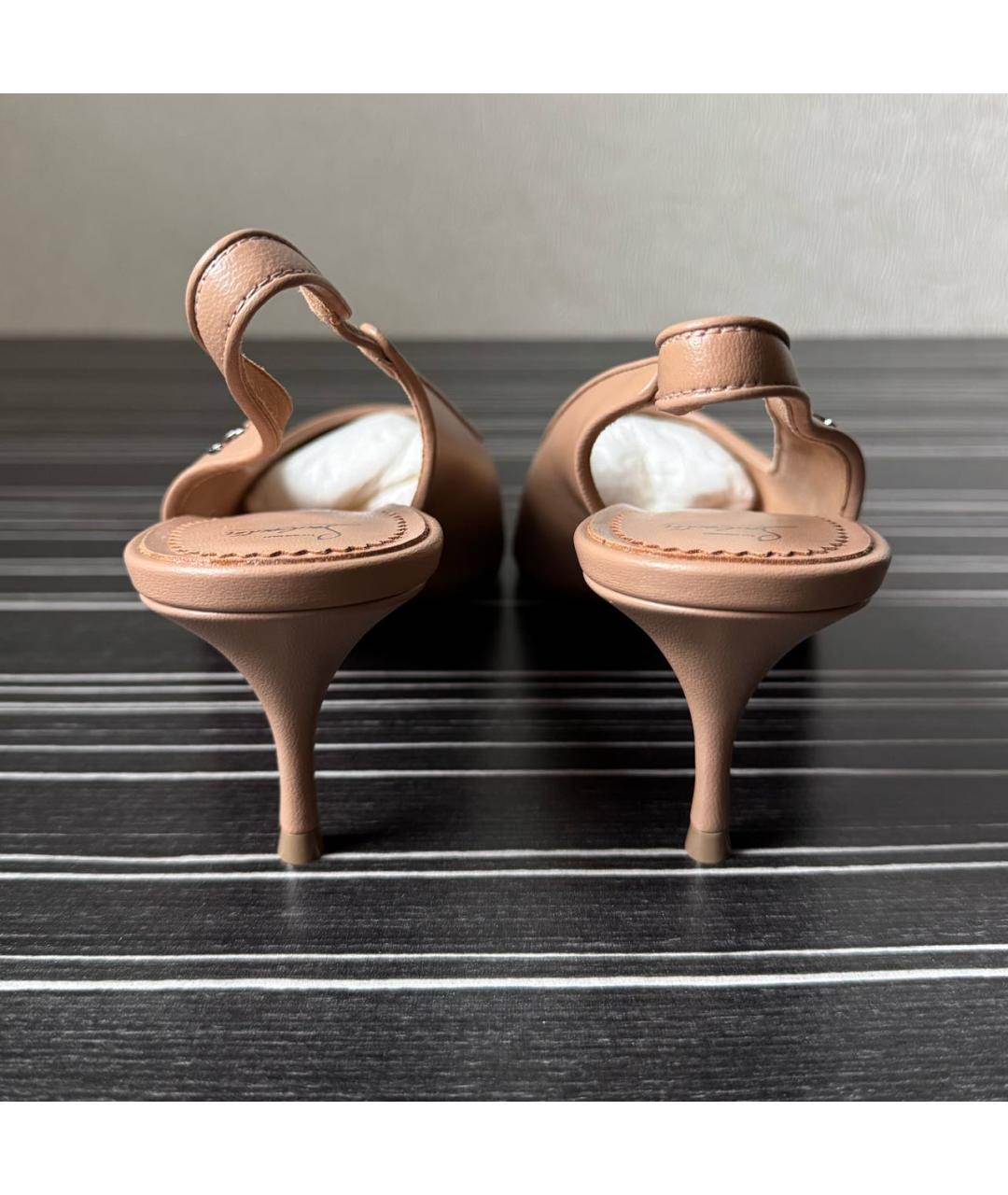 CHRISTIAN LOUBOUTIN Бежевые кожаные туфли, фото 4