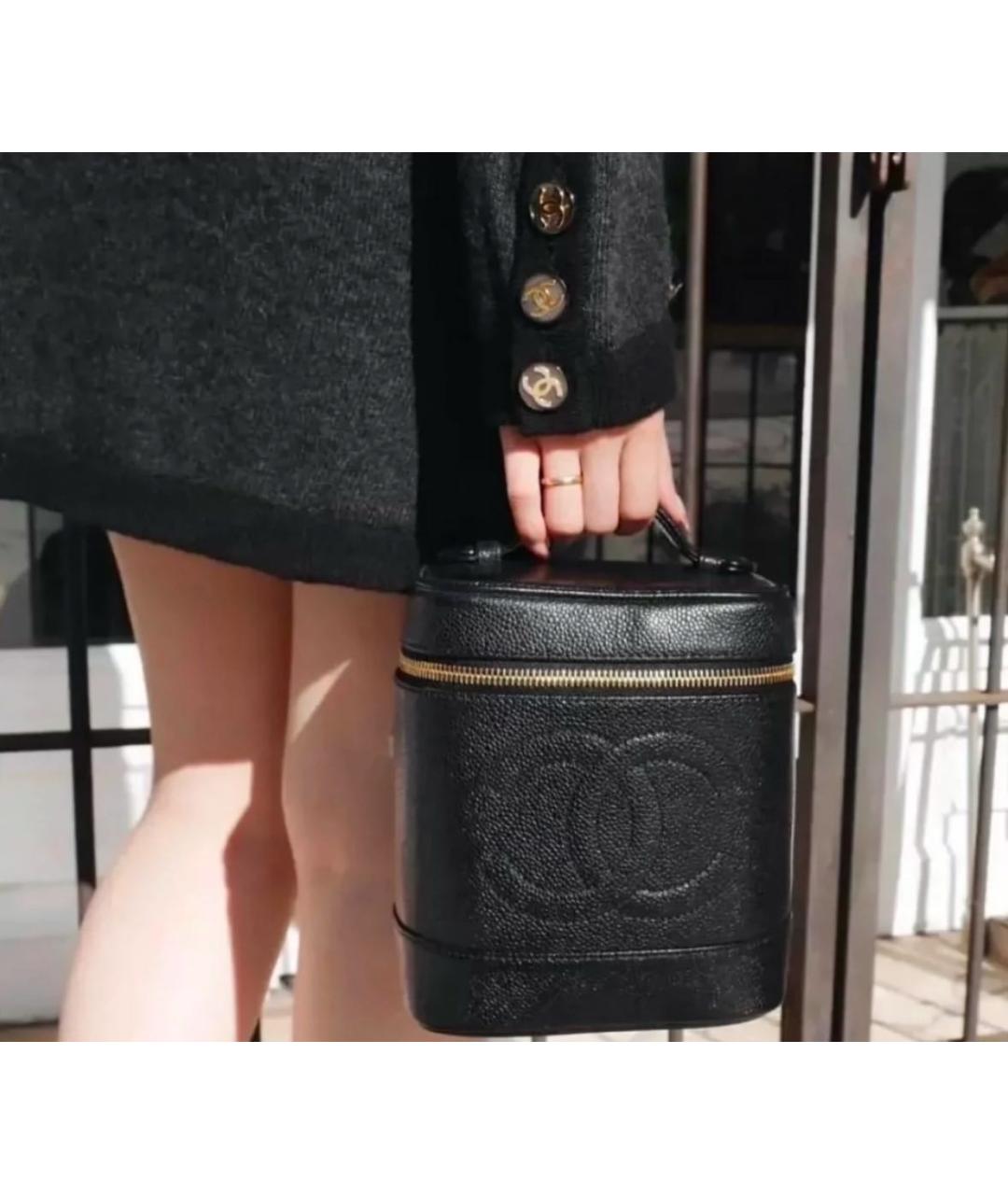 CHANEL Черная кожаная сумка с короткими ручками, фото 5