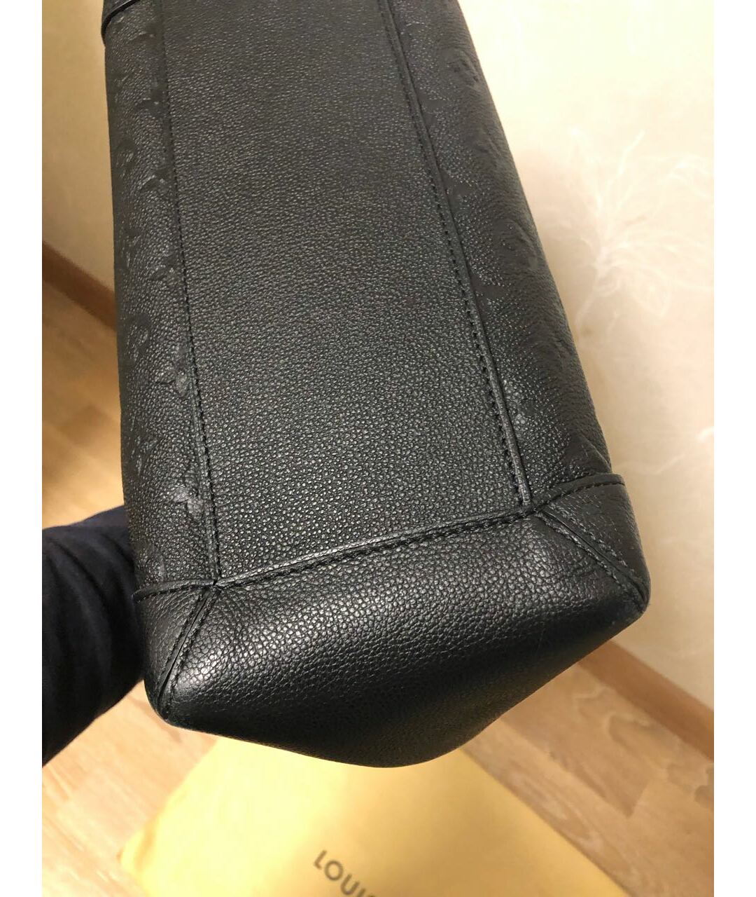 LOUIS VUITTON Черная кожаная сумка тоут, фото 7