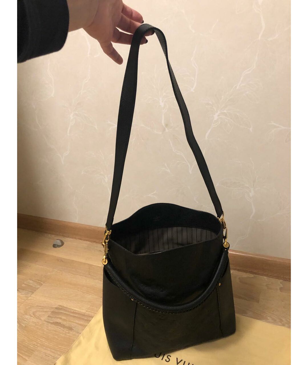 LOUIS VUITTON Черная кожаная сумка тоут, фото 2