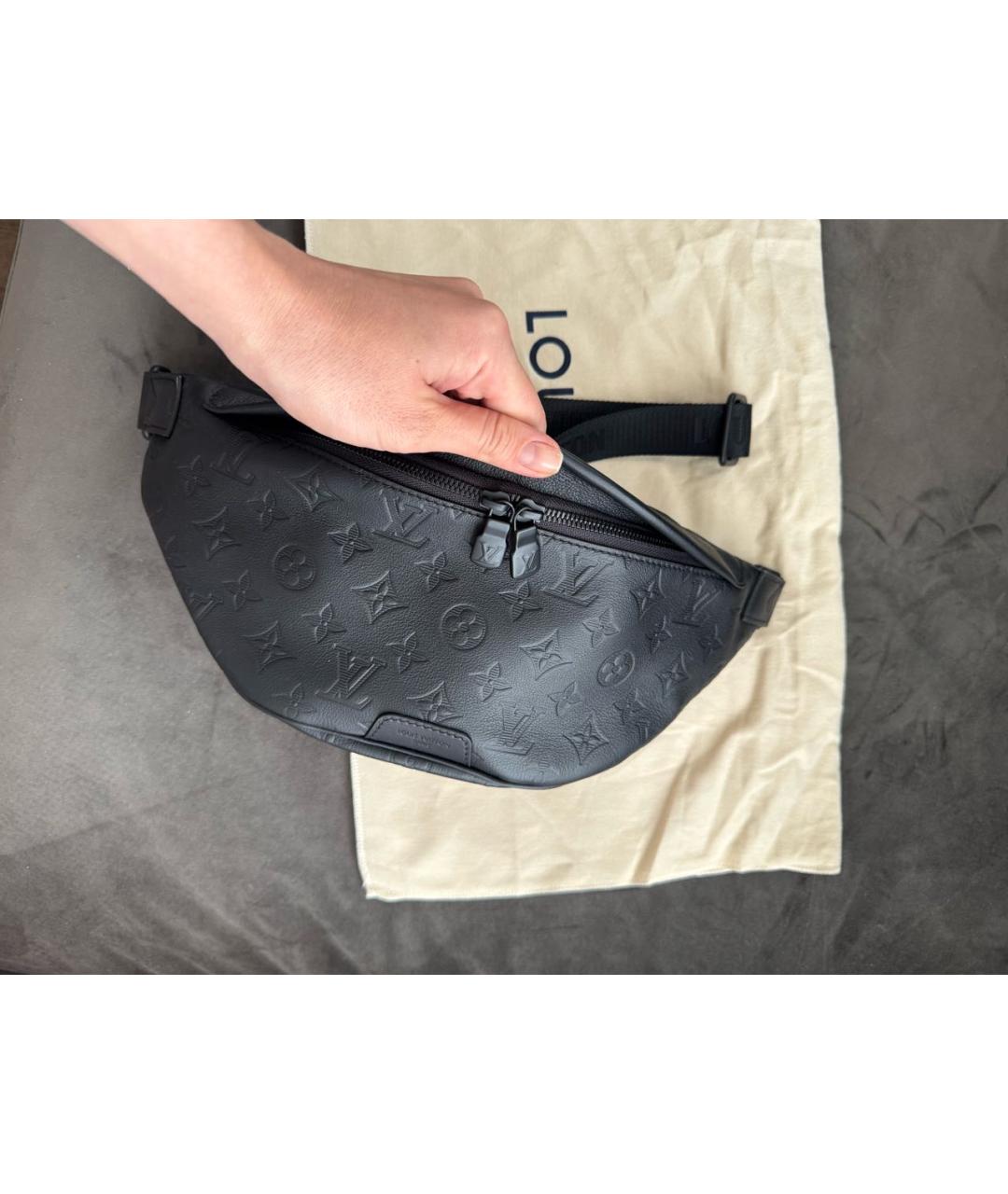 LOUIS VUITTON Черная кожаная поясная сумка, фото 5