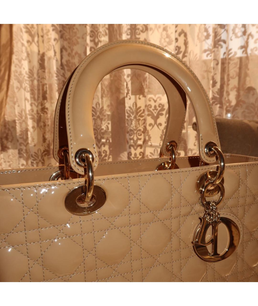 CHRISTIAN DIOR Бежевая сумка тоут из лакированной кожи, фото 8